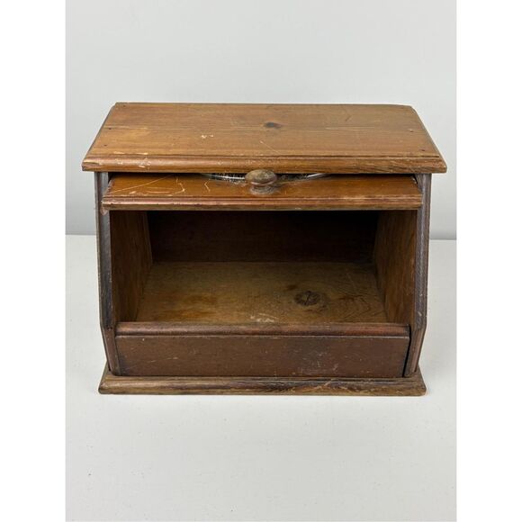 Vintage Wooden Bread Box w/ Lucite Inlay Tile Barrels and Butterfly - Picture 6 of 11